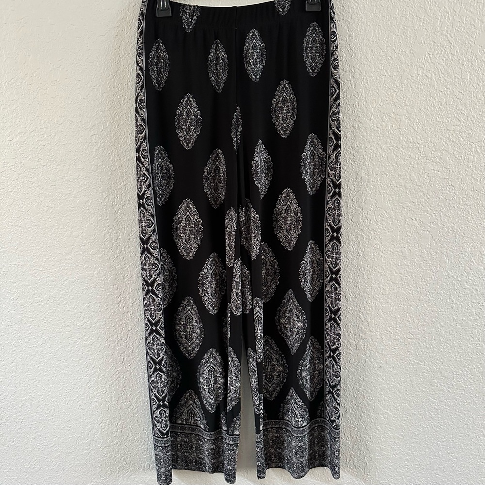 Elegant Black and White Wide-Leg Patterned Print Pants – Size XS